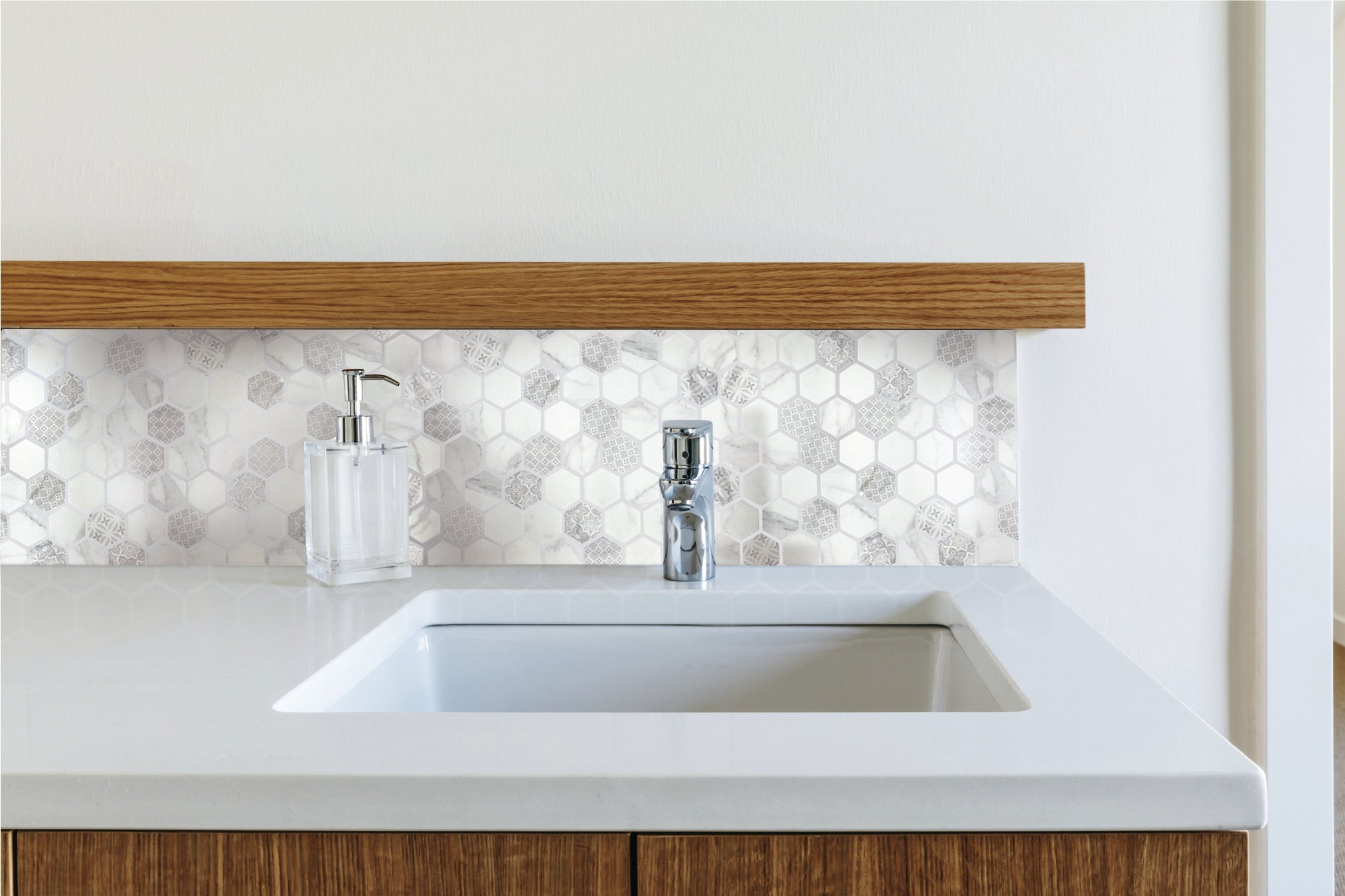 Fuse Carrara 1.5" Hexagon Inkjet Glass Mosaic