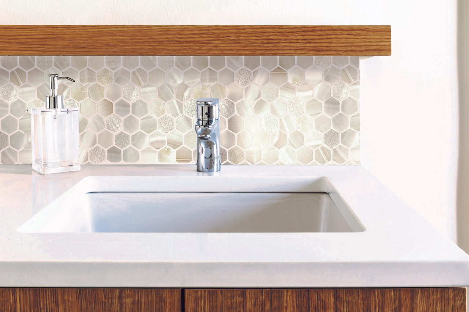 Fuse Onyx 1.5" Hexagon Inkjet Glass Mosaic